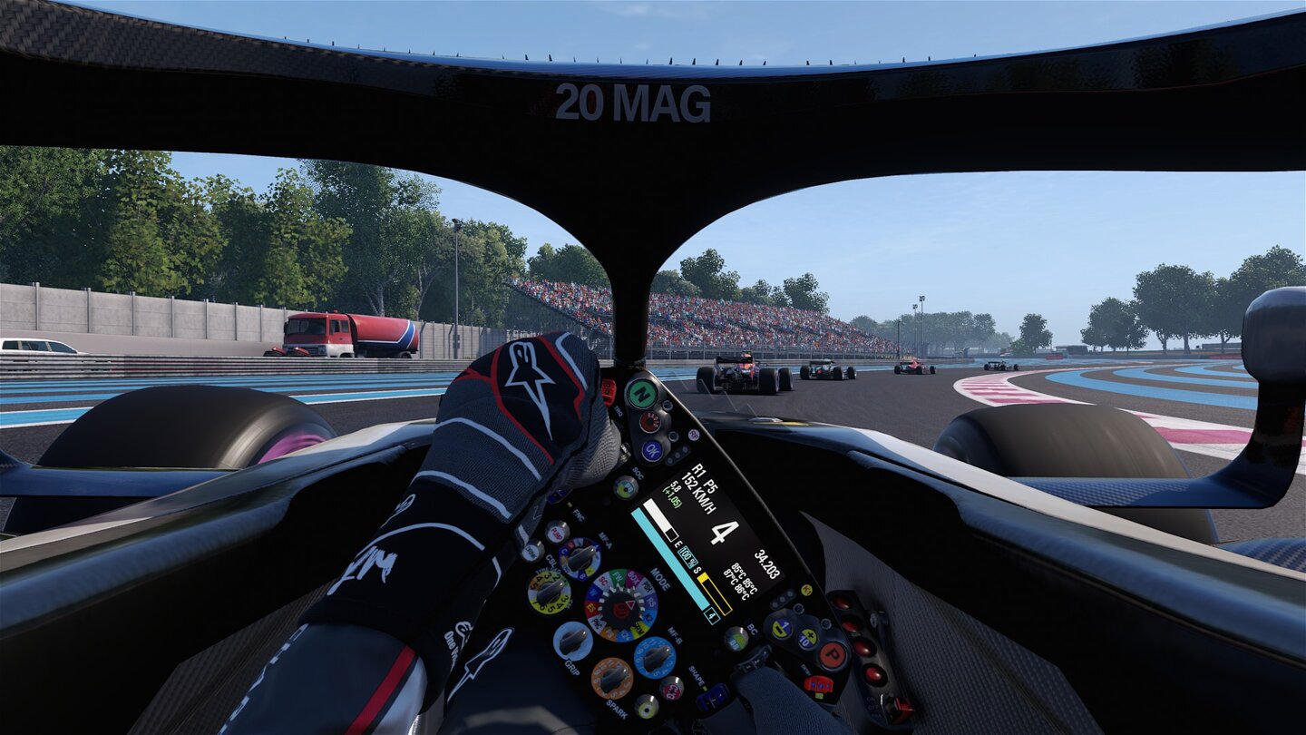 F1 2018Das Halo-System, der Bügel vor dem Cockpit, stellen wir auf Wunsch ab.