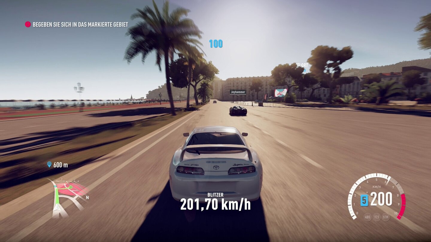 Forza Horizon 2Motivierender Wettbewerb: An Blitzern versuchen wir, eine möglichst hohe Geschwindigkeit zu erreichen.
