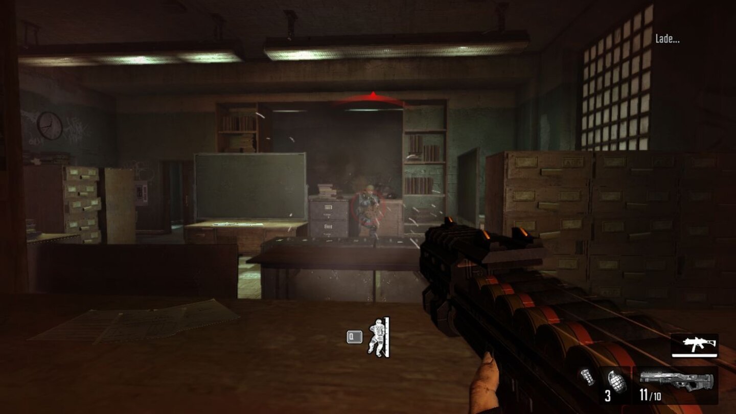 F.E.A.R. 3 - Shotgun… ist aber bereits auf mittlere Distanz kaum noch zu gebrauchen.