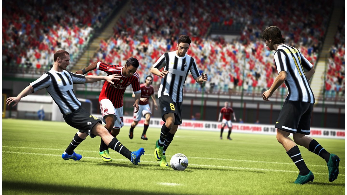 FIFA 13Rangeleien um den Ball sehen dieses Jahr etwas feiner aus, als in FIFA 12.