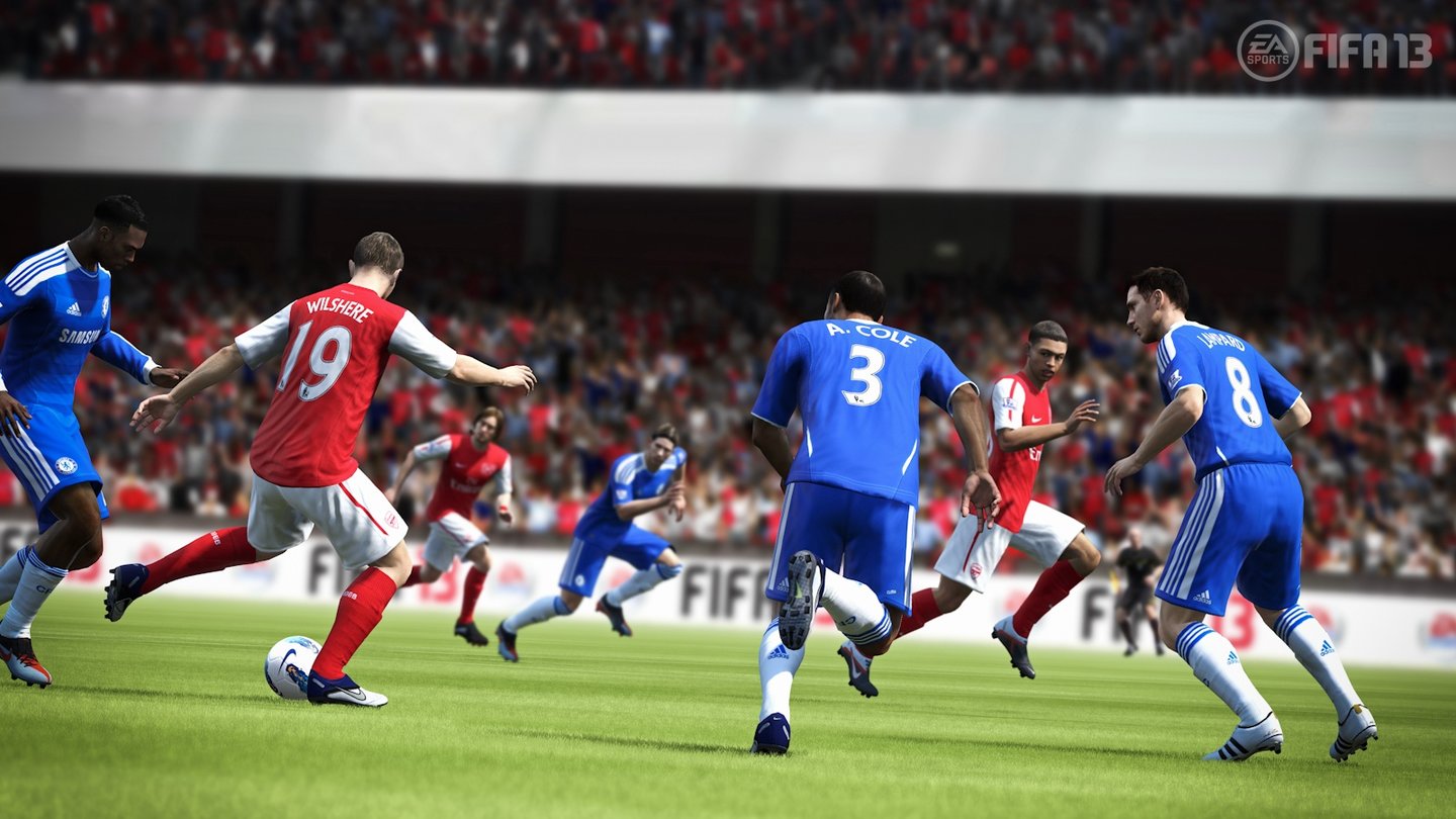 FIFA 13Nichts geht über einen tödlichen Pass, den der Mitspieler dann im gegnerischen Tor versenkt.