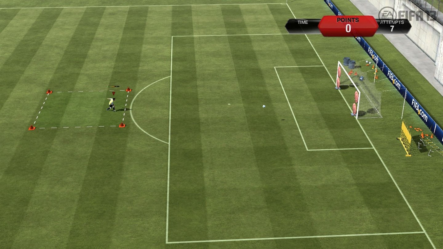FIFA 13Mini-Trainingsspiele testen unseren Skill während der Ladepausen.