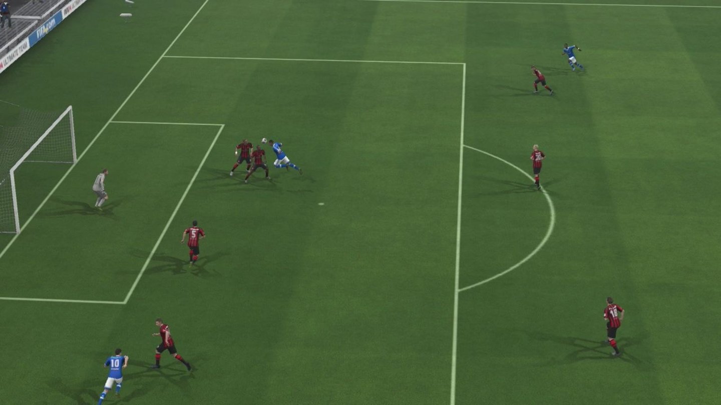 FIFA 14 - Screenshots aus der Version für PS3 und Xbox 360Schalkes Boateng springt Richtung Ball und netzt ein.
