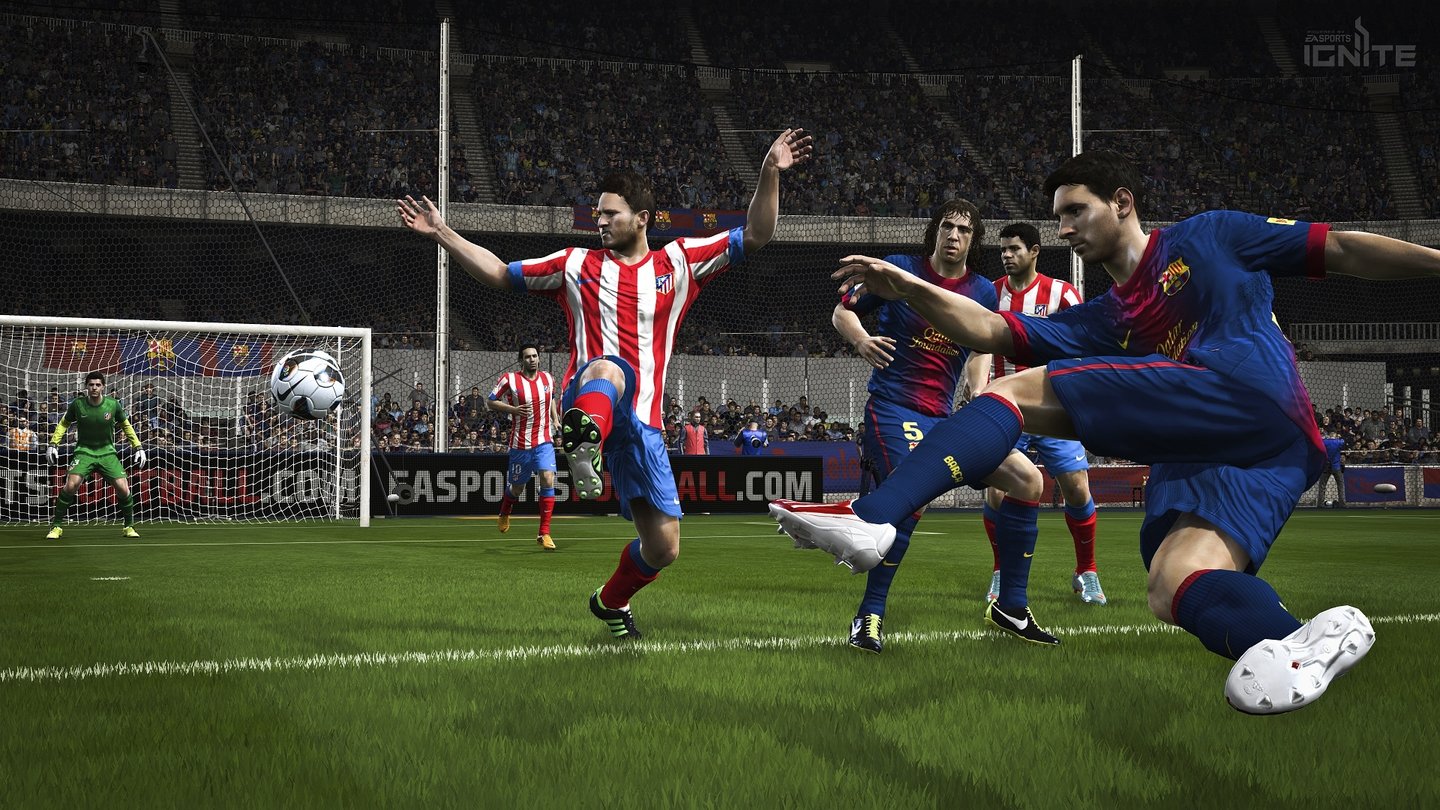 FIFA 14 (Xbox One / PlayStation 4)Auch die Zuschauer im Hintergrund sind in FIFA 14 modelliert und führen sogar Choreographien auf.