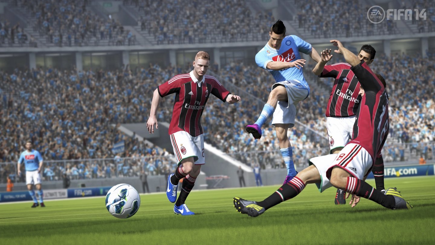 FIFA 14Die Ball- und Schussphysik möchte EA in FIFA 14 überarbeiten, das Leder soll häufiger flattern.