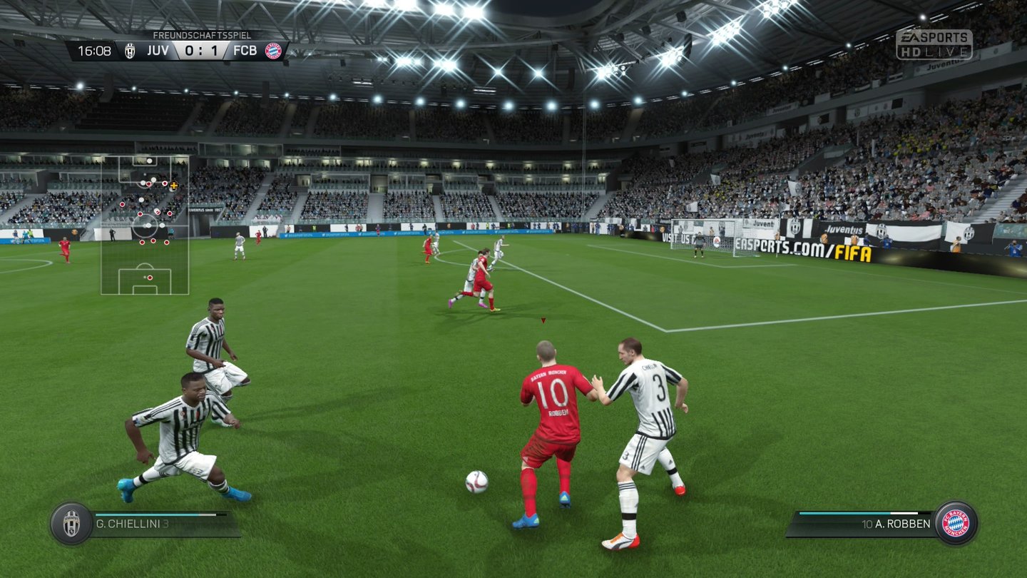 FIFA 16Ein klassischer Robben: Der Niederländer im Bayern-Trikot kommt über rechts und zieht nach innen – doch die Juventus-Defensive ist auf der Hut und kreist die Nummer 10 ein.