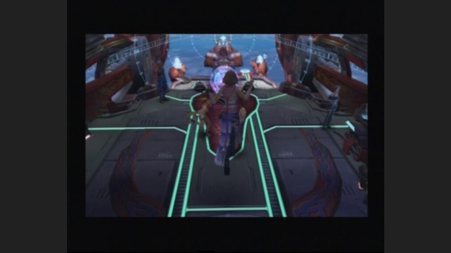 Yuna can jumpclimbetc. at certain locations by pressing CIRCLE, so do try it out as you may find some secret places that way, too
