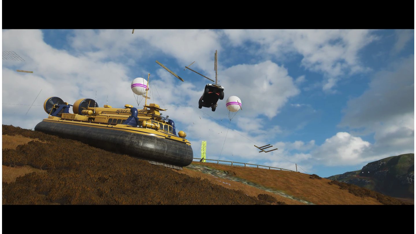 Forza Horizon 4Die Schaurennen sind packend inszeniert. Hier treten wir mit einem Truck gegen ein riesiges Hovercraft an.