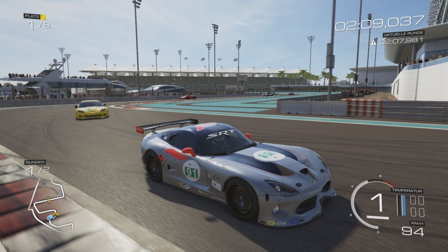 Forza Motorsport 5Mithilfe des rechten Sticks können wir die Kamera um das Auto herumbewegen und zum Beispiel Verfolger rechtzeitig erkennen.