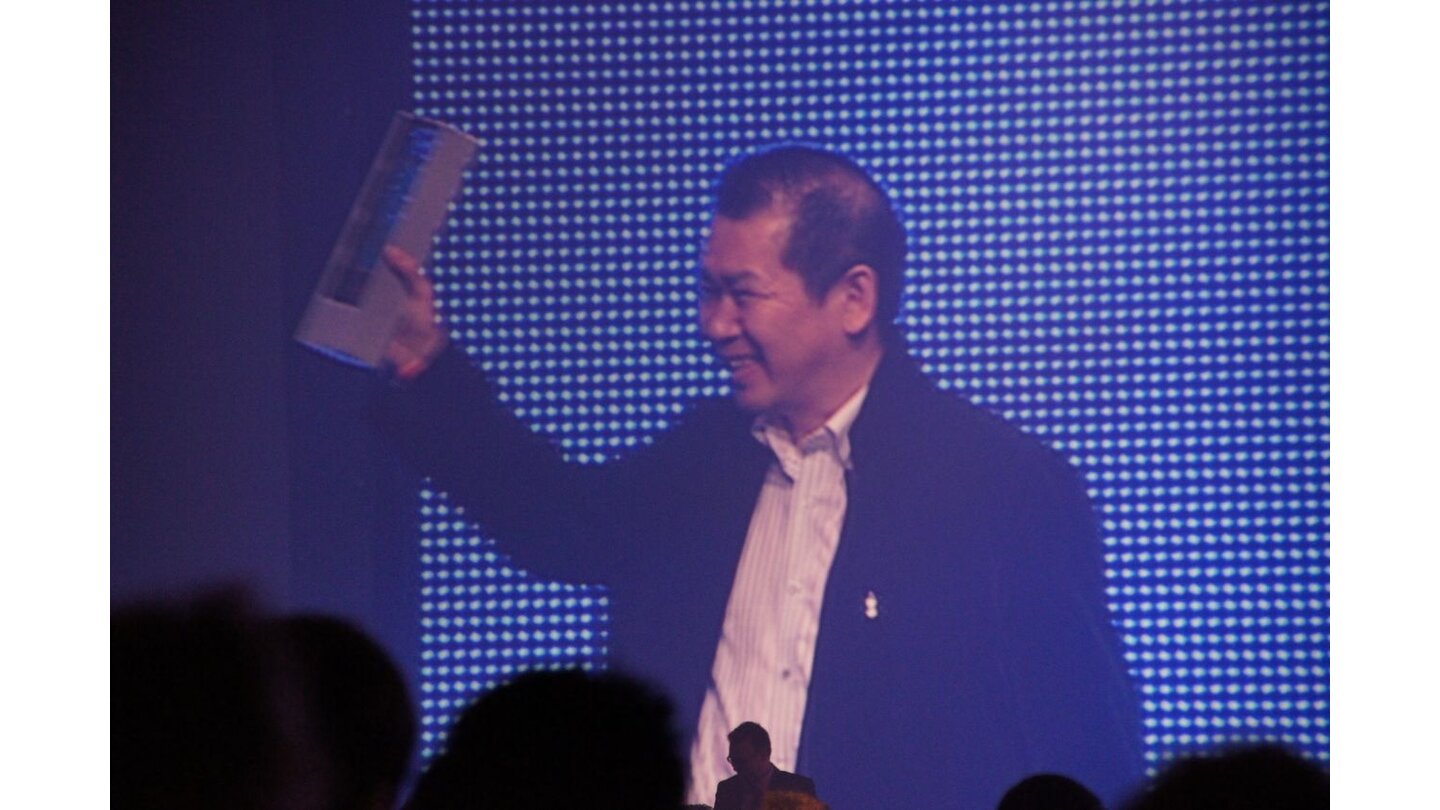 GDC 2011 ImpressionenYu Suzuki bekam den Pioneer Award verliehen. Der Japaner dürfte vor allem Dreamcast-Besitzern ein Begriff sein, er ist für die Shenmue-Reihe verantwortlich – wir warten immer noch auf Teil 3.