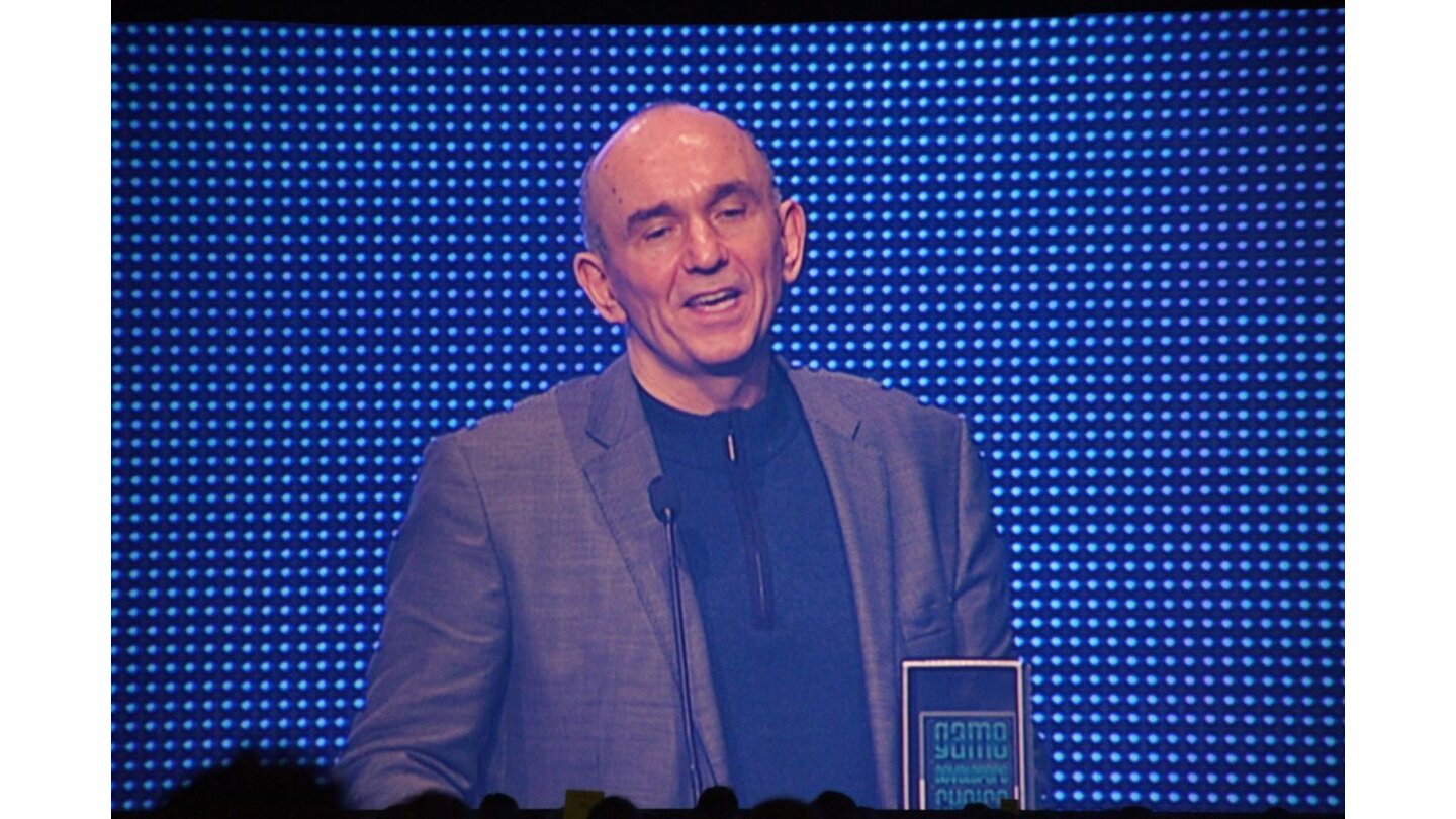 GDC 2011 ImpressionenIn seiner Dankesrede plädierte Molyneux unter anderem für mehr Innovation und Risikobereitschaft in der Spieleentwicklung.