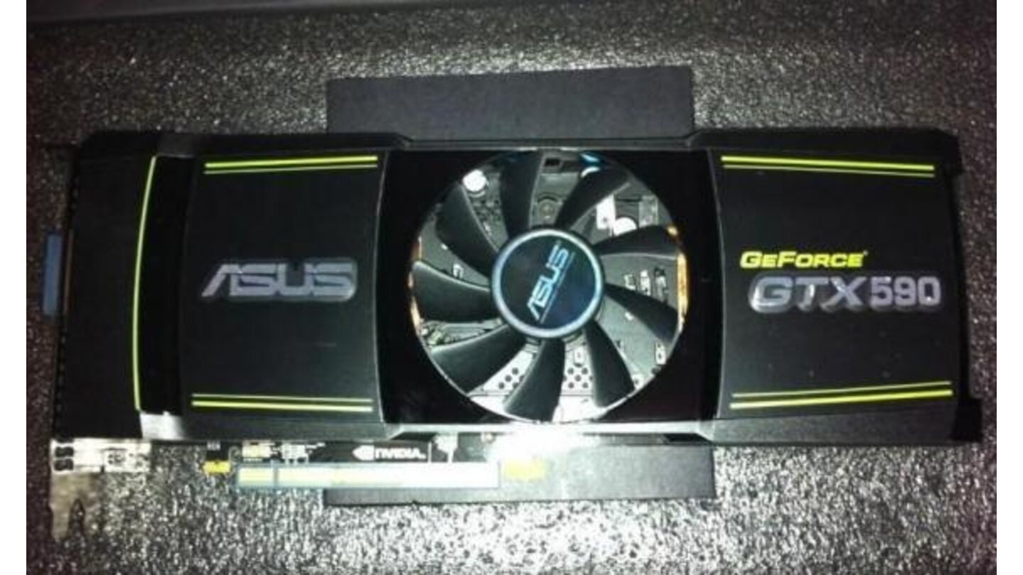 Geforce GTX 590 Bilder von Asus und Gigabyte