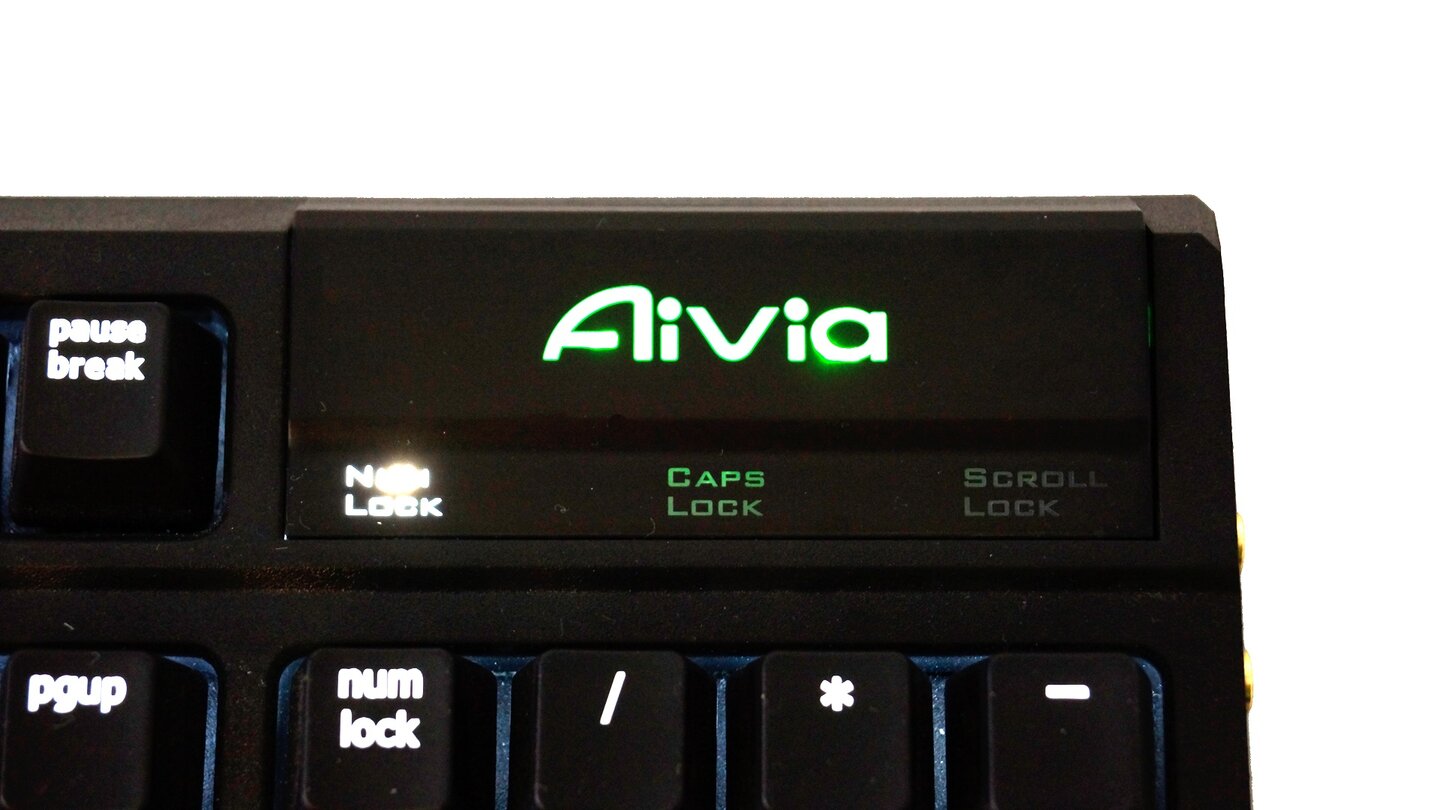 Das Aivia-Logo leuchtet je nach aktviem Profil in einer anderen Farbe.