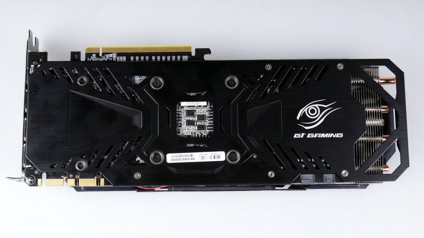 Die Backplate soll zum einen zur Kühlung und Stabilität der Gigabyte Geforce GTX 970 G1 Gaming beitragen, zum anderen aber auch die Optik verbessern.