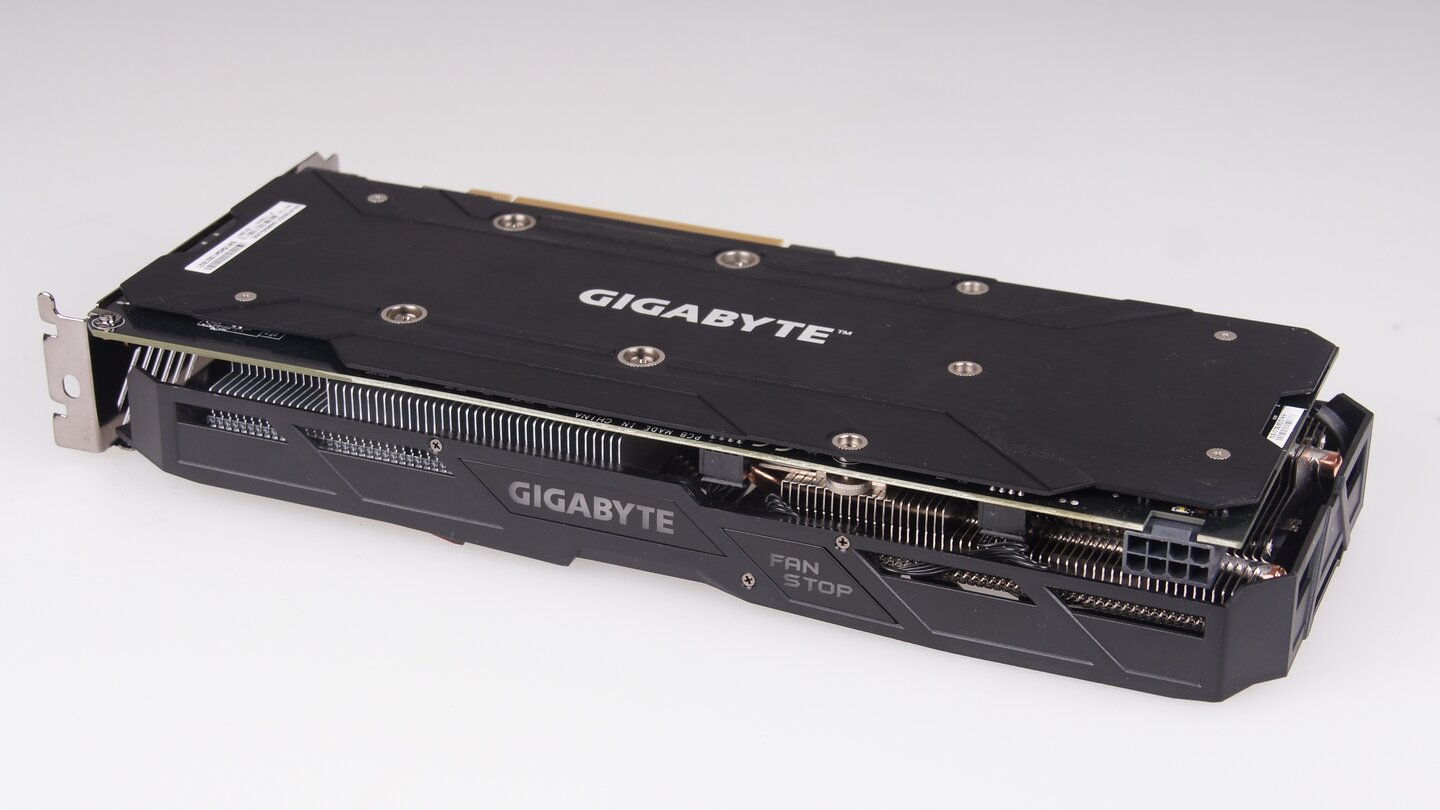 Gigabyte GTX 1060 G1 Gaming 3G - Logos (mit RGB-Beleuchtung) und Stromanschluss
