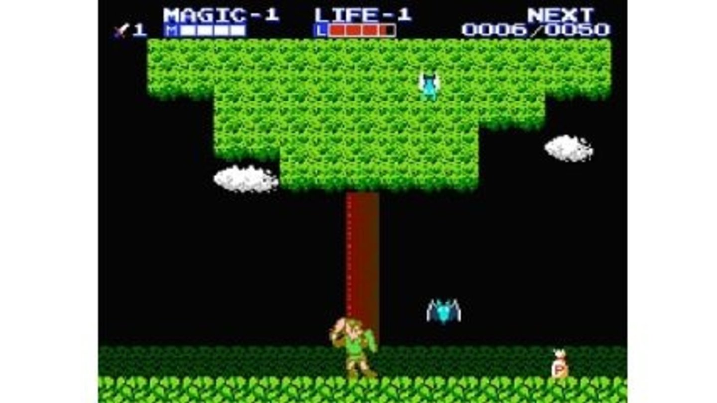 Zelda 2: The Adventure of Link (1988, NES)Zelda 2: The Adventure of Link ist der Ausreißer, um nicht zu sagen das schwarze Schaf der 2D-Zelda-Ära. Denn der zweite Teil krempelt die Spielmechanik des Vorgängers komplett um. So machen wir in der gewohnten Vogelperspektive ausschließlich die Oberwelt unsicher, in Dungeons mutiert das Rollenspiel dagegen zum actionlastigen Sidescroller – eine fragwürdige Designentscheidung, bei der Fans noch heute mit dem Kopf schütteln. Obendrein gibt’s Zaubersprüche, mehr Dialoge mit NPCs sowie ein Erfahrungspunktesystem, durch das wir allmählich Links Statuswerte verbessern. Letztlich ist Zelda 2 zwar kein schlechtes Spiel, doch eben kein typisches Zelda, wie man es in Teil 1 kennengelernt hat. Durch die gravierenden Änderungen erinnert Links zweiter Ausflug eher an einen Spross der Castlevania-Serie.