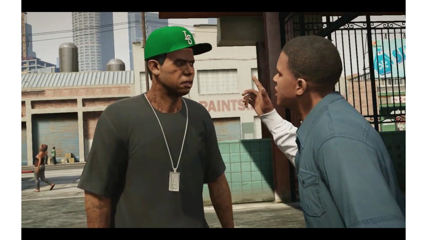 GTA 5 – Lamar und Franklin
Zu Beginn einer frühen Mission macht sich Lamar über Franklins Frisur lustig. Im fortgeschrittenen Spiel kommt Lamar darauf zurück, wobei der Dialog variiert, abhängig davon, ob man die Frisur geändert hat oder nicht.