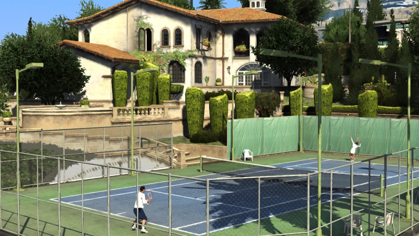 GTA 5 – Tennisspielen
Man kann NPCs beim Tennisspielen beobachten. Während des Spieles unterhalten sich die NPCs über den tatsächlichen Stand des Spieles.