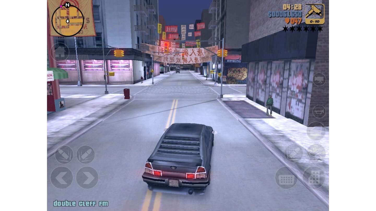 GTA 3 - iOS-VersionMit zwölf Touch-Buttons auf dem Screen ist die Bedienung alles andere als intuitiv.