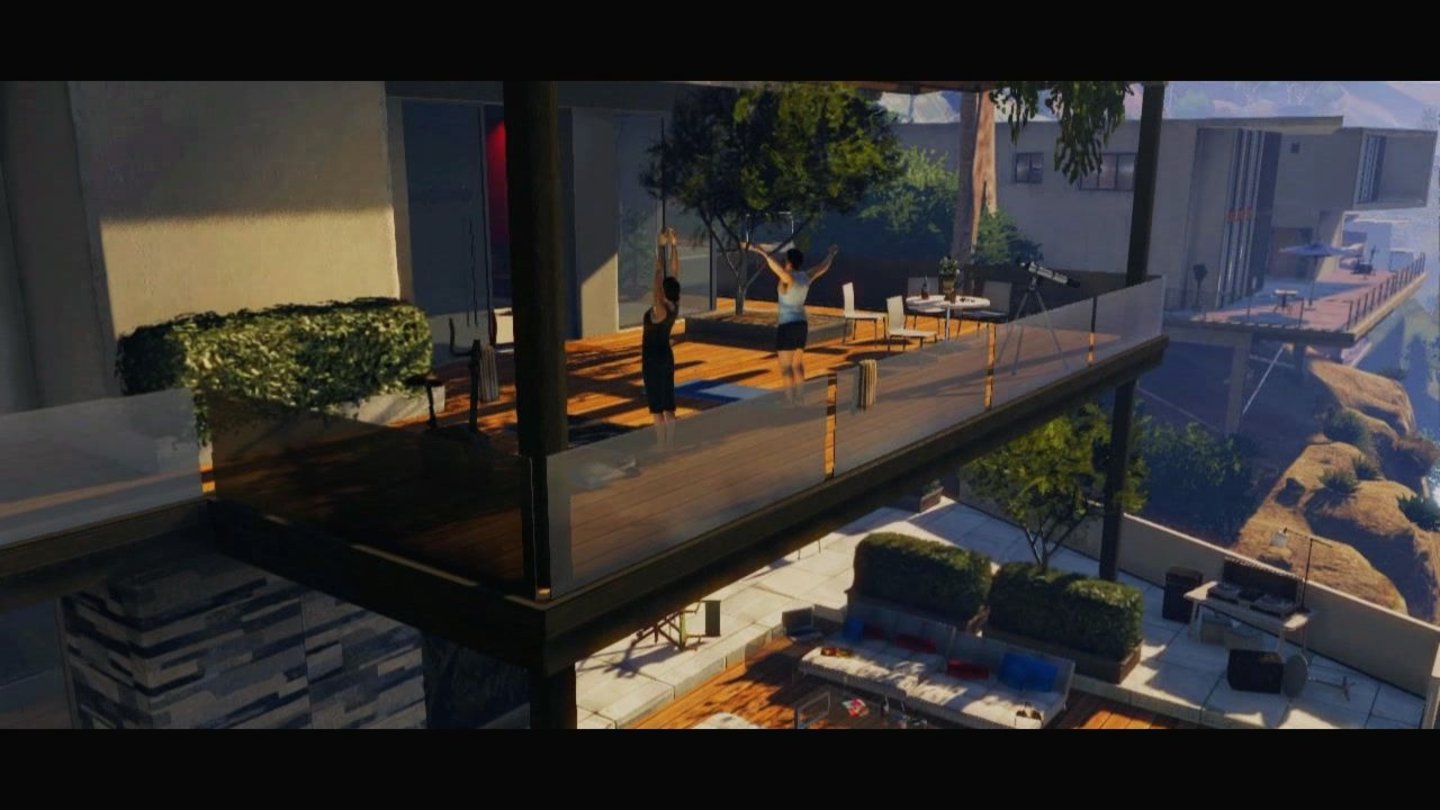 GTA 5 – Trailer-AnalyseWährend in GTA 4 nur im Park geturnt wurde, halten sich die Bewohner von Los Santos auch auf dem Balkon der eigenen Wohnung fit.