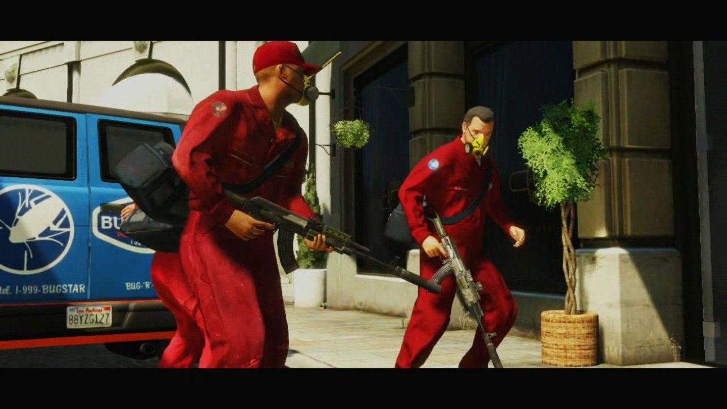 GTA 5 – Trailer-AnalyseAuf die Sturmgewehre haben die Gangster Schalldämpfer geschraubt. Die Szene kam so ähnlich auch im Actionfilm Bad Boys 2 vor.