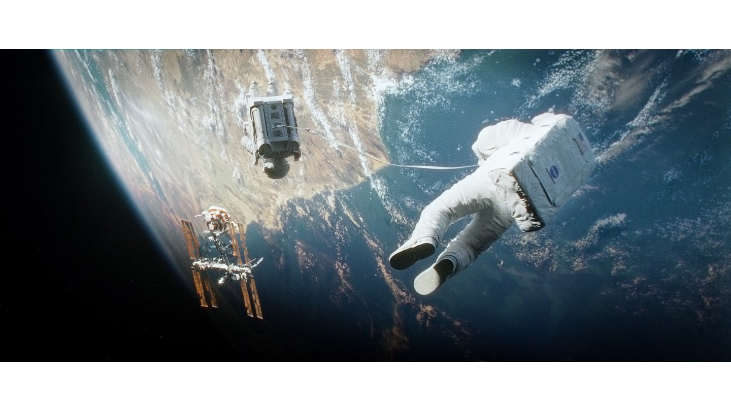 GravitySchwindelfest sollte man als Zuschauer sein: selten glich ein 3D Film so sehr einer willkürlichen Achterbahnfahrt wie Gravity.