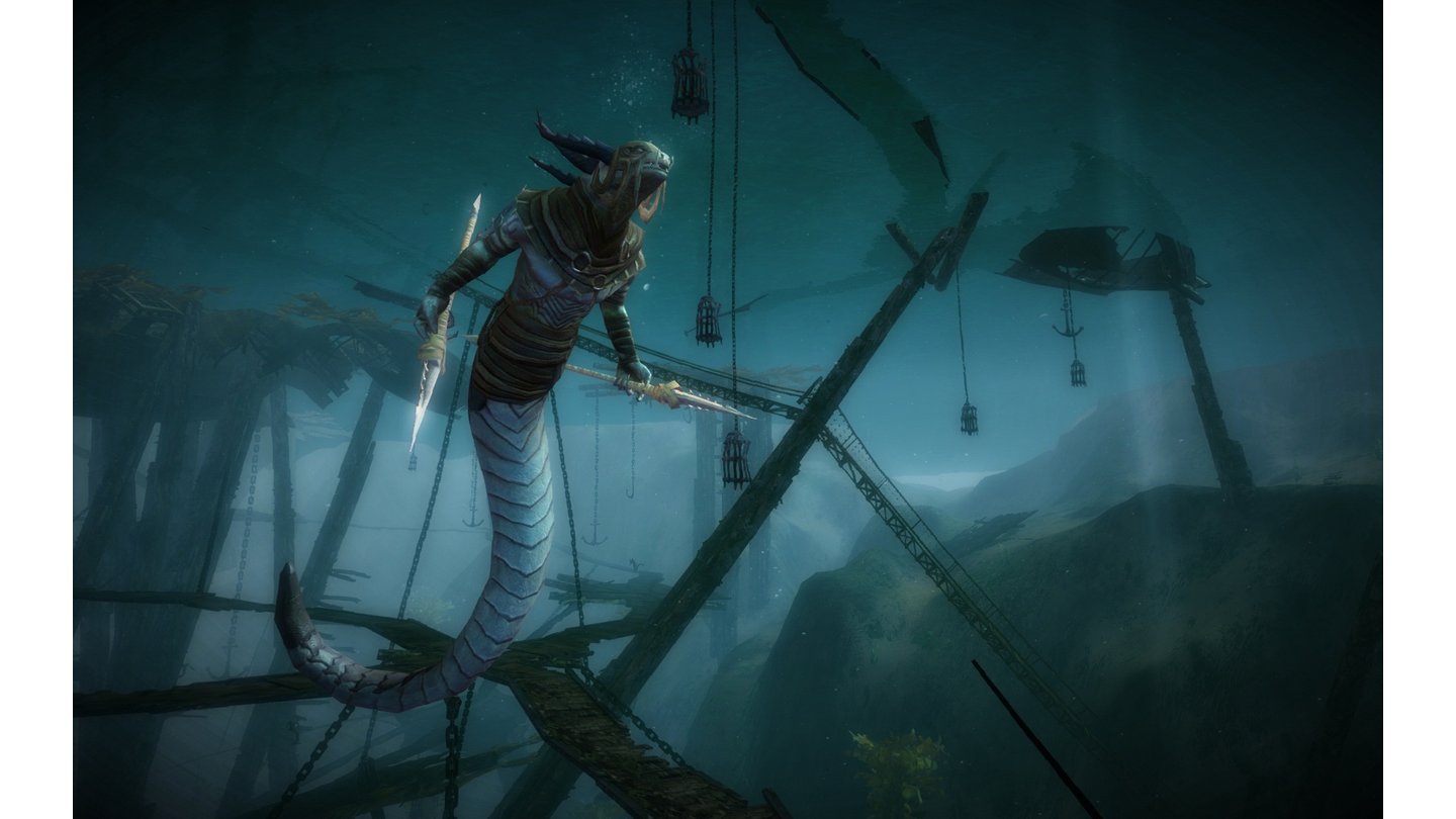Guild Wars 2Kraits der Mire Sea: Ein hinterlistiger Krait schlittert durch die trübe See, auf der Suche nach leichter Beute.