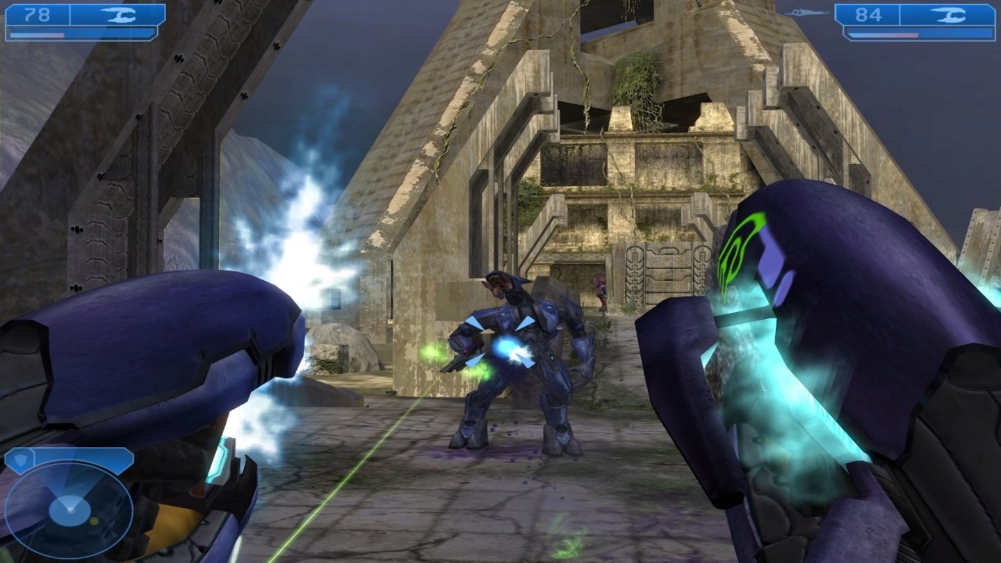 Halo 2 (2004/2007)Der Nachfolger von Halo kommt 2004 für die Xbox auf den Markt und setzt die Geschichte des ersten Teils fort. Neben einigen Neuerungen wie dem Tragen von zwei Waffen gleichzeitig übernimmt der Spieler in der Kampagne auch die Rolle eines Sangheili-Gebieters samt eigenem Waffenarsenal. Im Multiplayer-Modus können bis zu 16 Spieler gegeneinander antreten. Die PC-Fassung von Halo 2 erscheint erst 2007 und ist aufgrund von Vista-Zwang und veralteter Grafik ein Misserfolg.