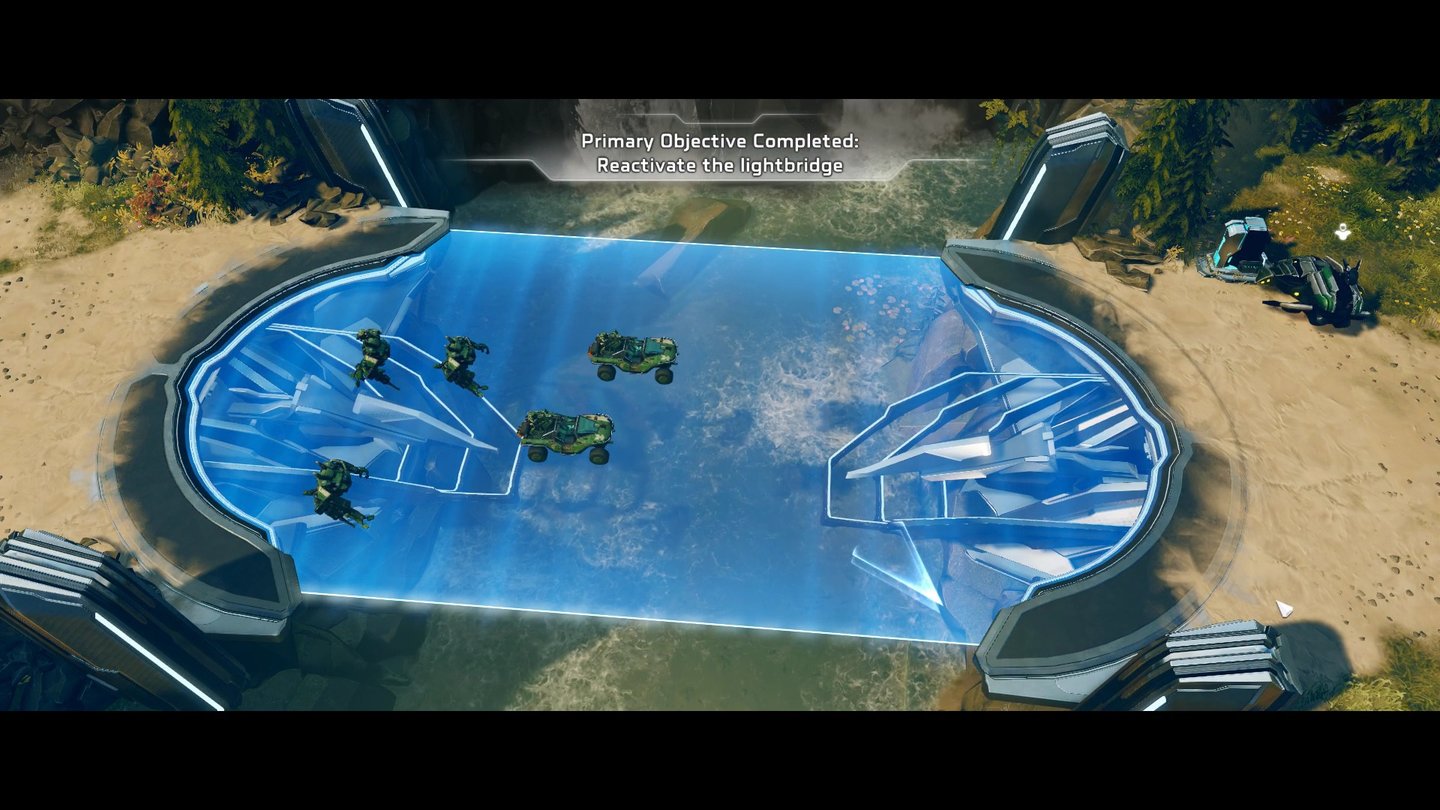 Halo Wars 2Immer wieder gibt es kleinere Zwischenmissionsziele wie hier das Aktivieren einer Lichtbrücke, damit wir vorrücken können.