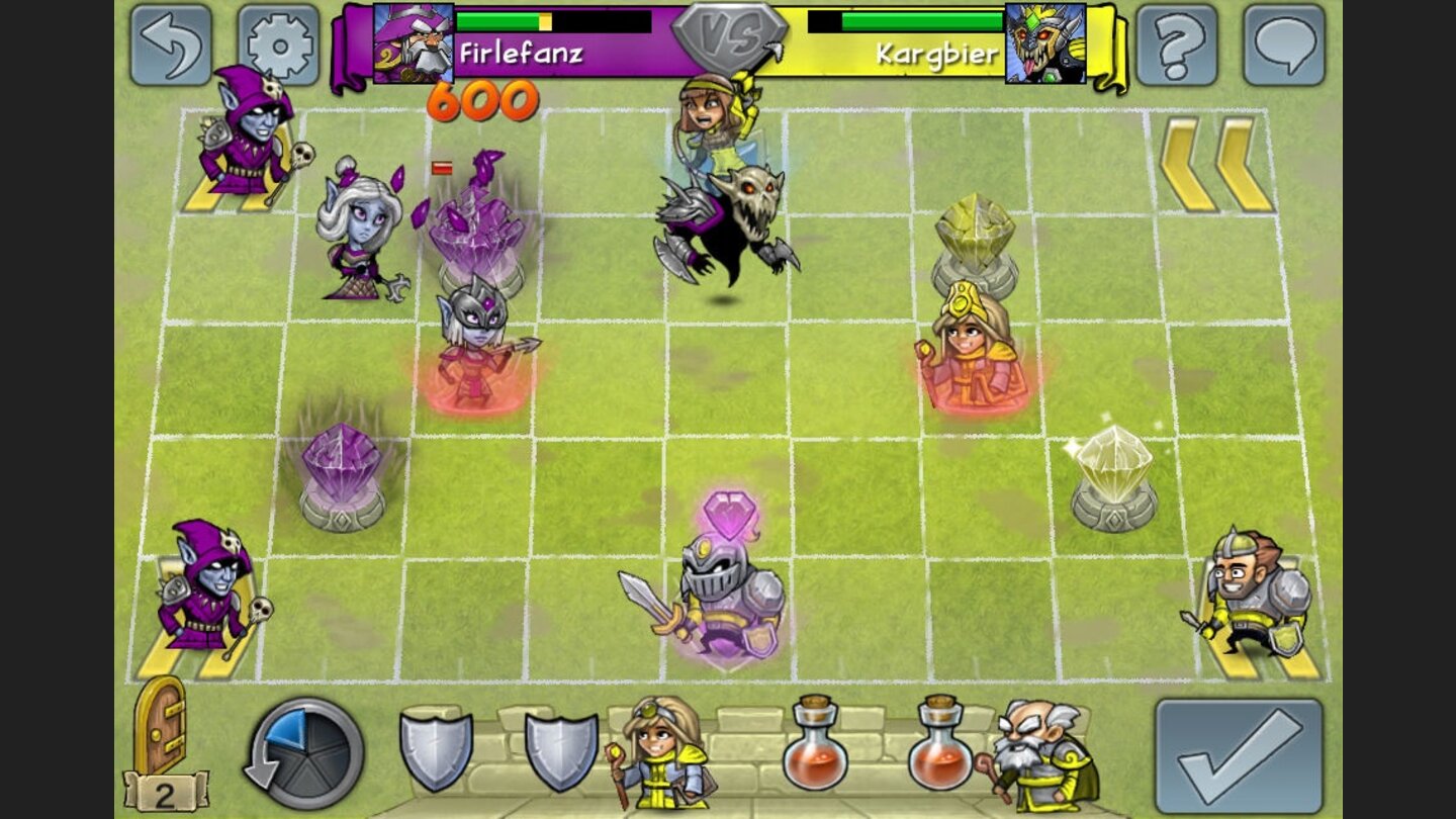 Hero AcademyWer die Power-Up-Felder besetzt (rotes Glühen) verschafft sich bessere Angriffs- bzw. Verteidigungswerte.