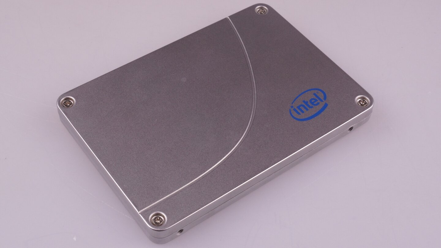 Intel nutzt den bewährten Sandforce-2281-Controller in Kombination mit 20-nm-MLC-Speicher.
