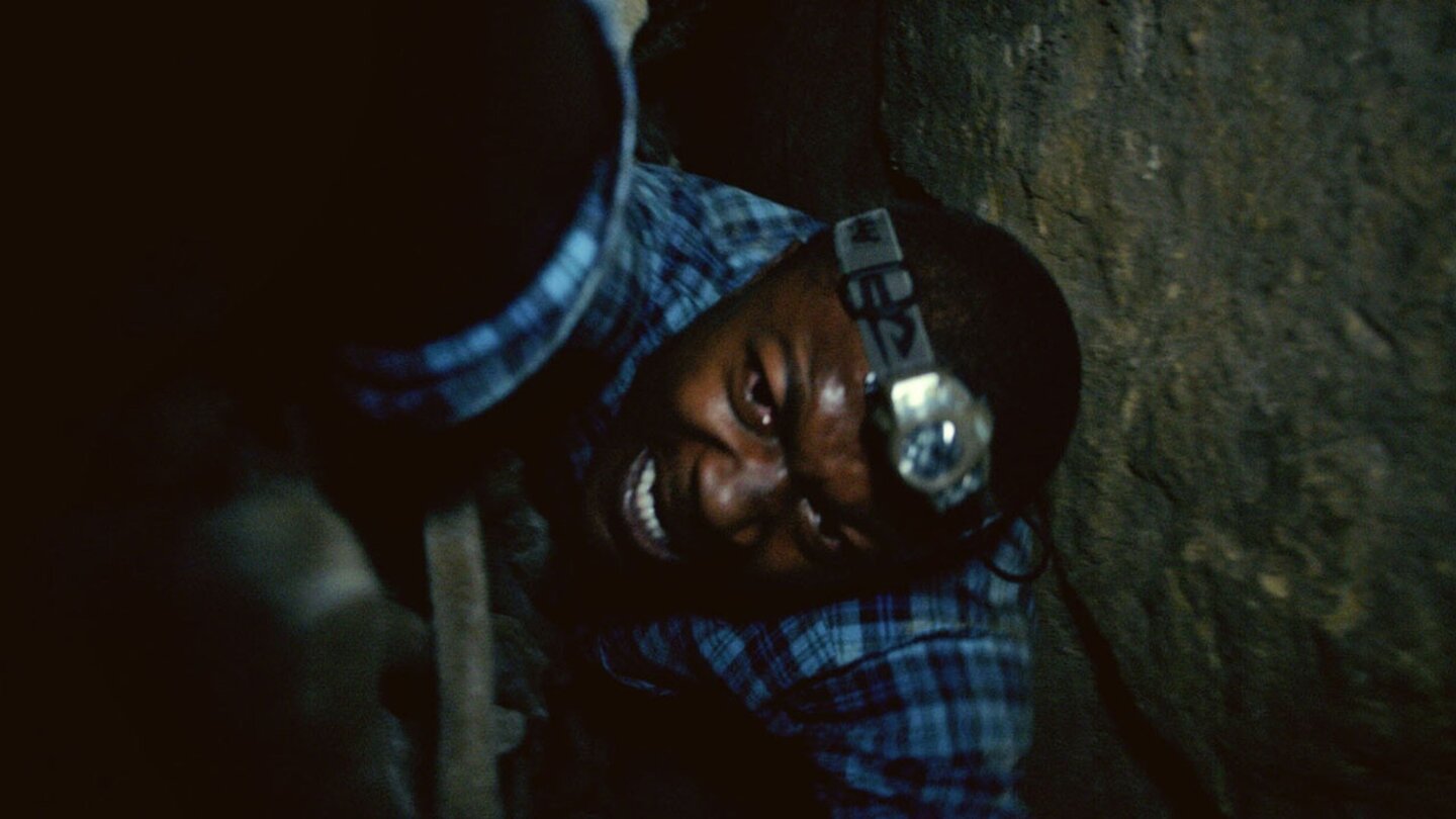 KatakombenBenji (Edwin Hodge) stellt sich gezwungener Maßen seiner Platzangst und droht festzustecken.