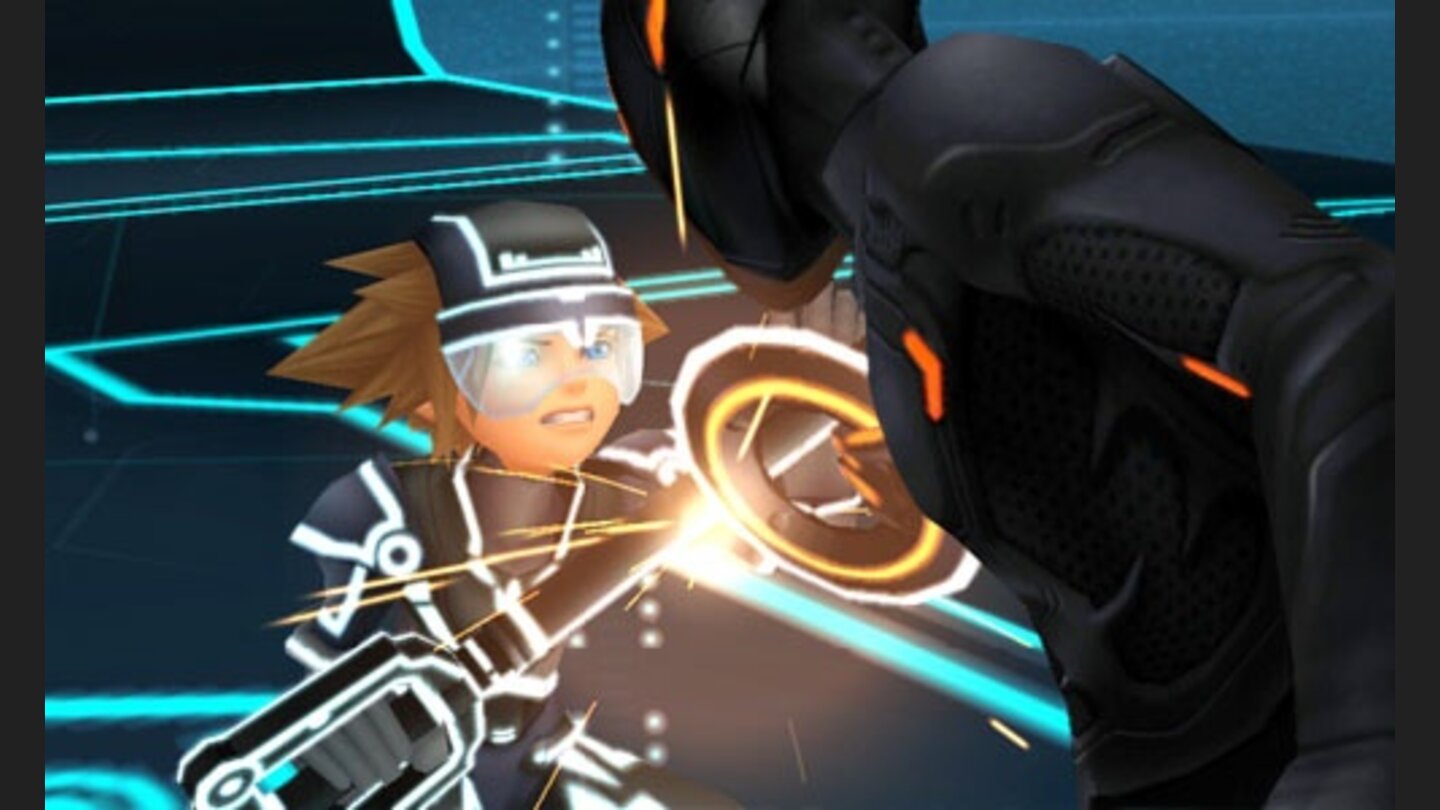 Kingdom Hearts 3D: Dream Drop DistanceUnterschiedliche Outfits für unterschiedliche Welten. Sora kämpft tapfer im Grid aus Tron: Legacy.