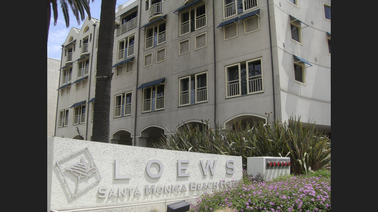 Loews 02