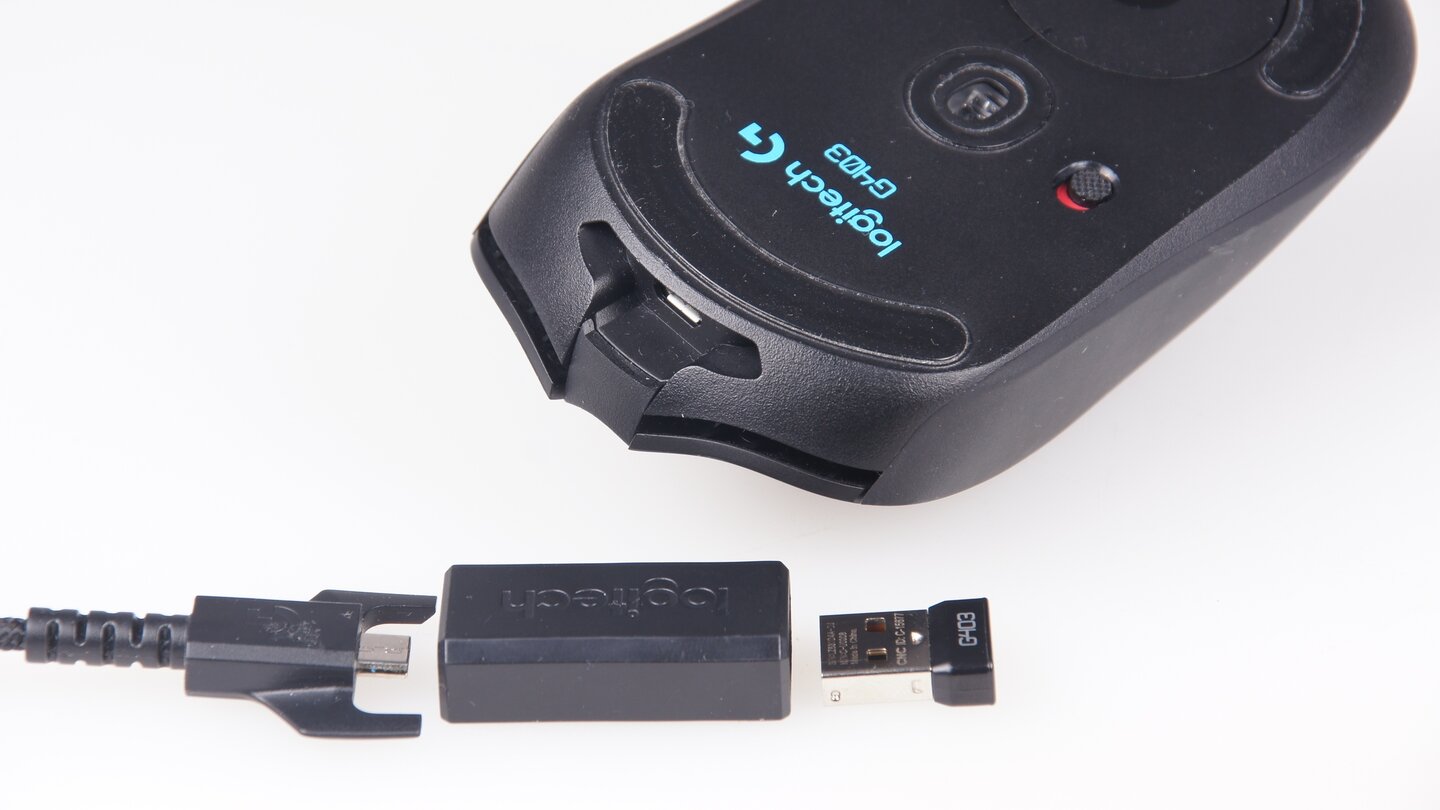 Das abnehmbare Kabel kann entweder an der Vorderseite der Maus zum Aufladen untergebracht werden oder als Verlängerung für den USB-Empfänger dienen.