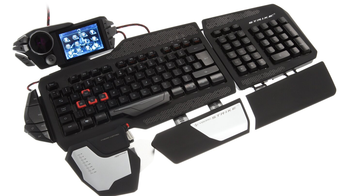 Komplett zusammengebaut wirkt die Tastatur wie ein Raumschiff auf dem Schreibtisch.