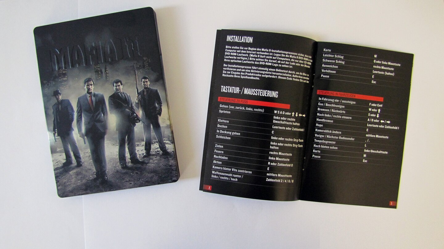 Die Collector's Edition von Mafia 2 ausgepacktDas Handbuch inklusive der Kurzanleitung ...
