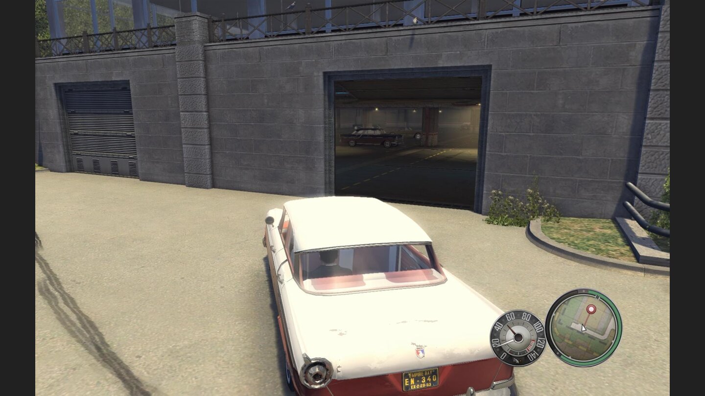 ZimmerserviceAuf der Rückseite des Hotels fahren Sie in die Tiefgarage.