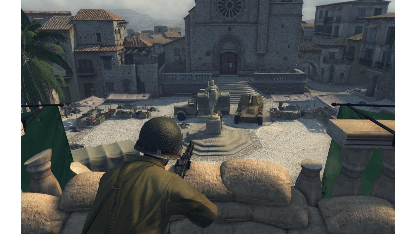 Die alte Heimat Der Balkon über dem Marktplatz verfügt über ein stationäres Maschinengewehr, mit dem sich Mussolinis Schergen relativ einfach abwehren lassen. Gegen den eintreffenden Panzer können Sie nichts ausrichten, die Mission ist aber kurz darauf sowieso zu Ende.