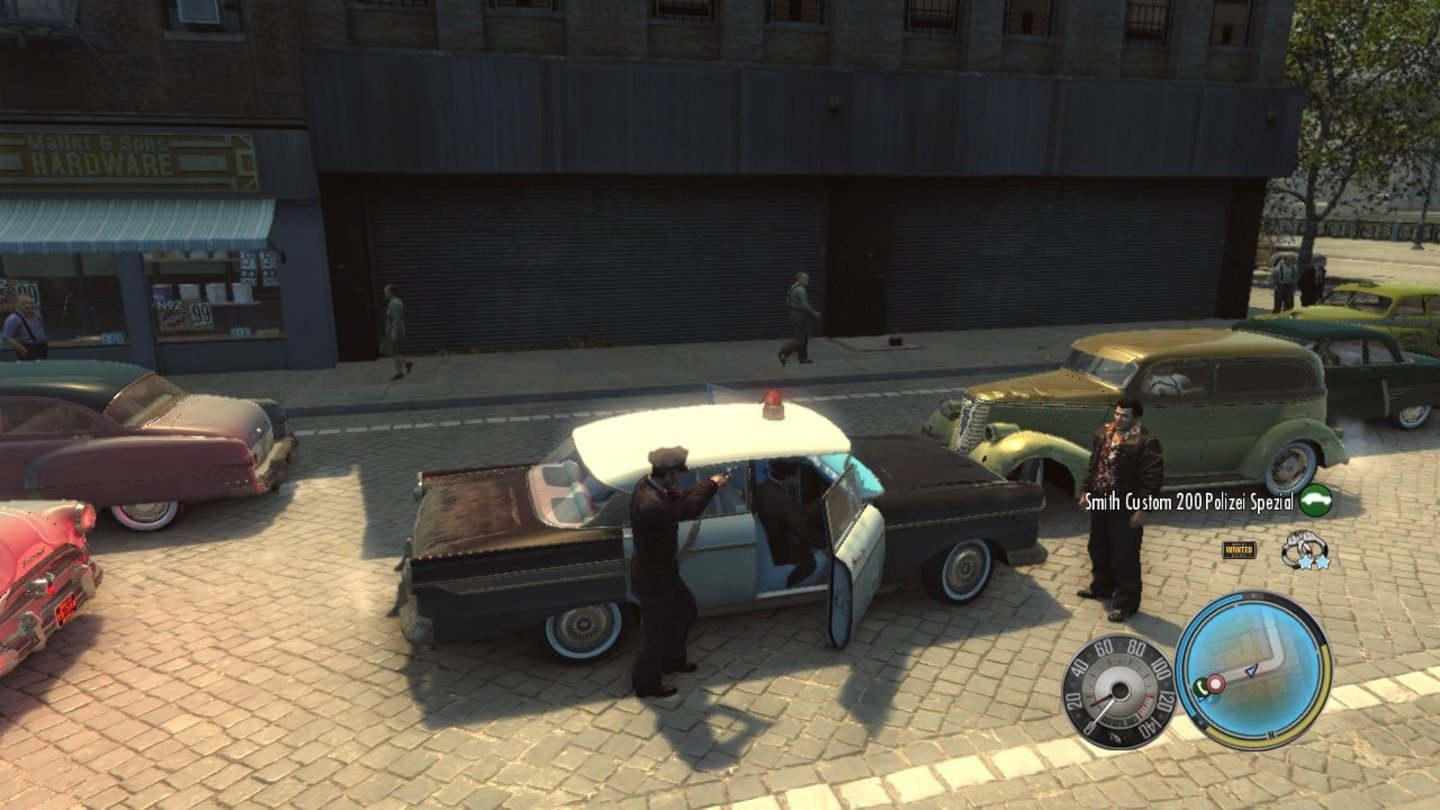 Mafia 2Tipp 7: Erliegen Sie nicht der Versuchung, ein Polizeiauto zu klauen. Darin werden Sie immer von echten Cops erkannt und verfolgt, die Nummernschilder lassen sich auch nicht austauschen.