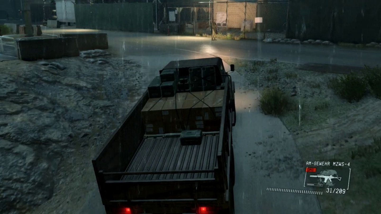Metal Gear Solid 5: Ground ZeroesErstmals in der Serie können wir Fahrzeuge frei durch die Spielwelt steuern.