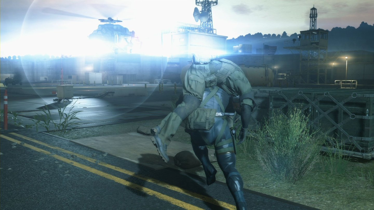 Metal Gear Solid 5: Ground ZeroesErledigte Gegner sollte man möglichst vor den Blicken der Wachen verstecken.