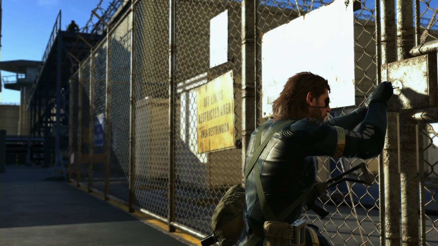Metal Gear Solid 5: Ground ZeroesDie Zusatzmissionen finden nicht nur im Schutz der Dunkelheit, sondern auch bei Tageslicht statt.