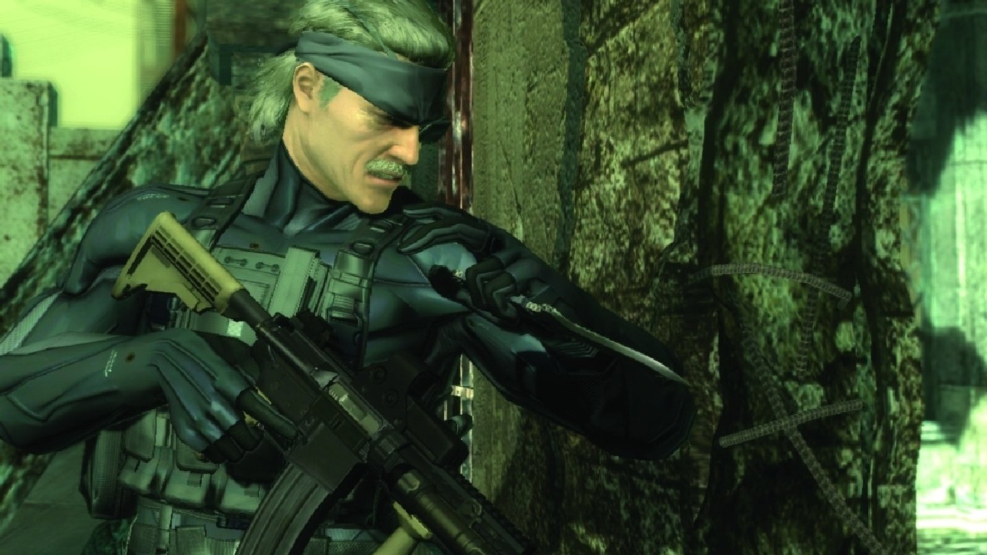Metal Gear Solid 4: Guns of the PatriotsSpieljahr: 2014Held: Solid SnakePlattform: PS3Story: In einer von Krieg gepeinigten Zukunft will der alternde Solid Snake die Geheimgesellschaft der Patriots zerschlagen.