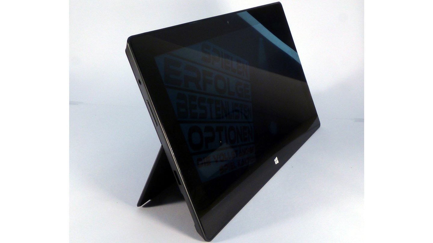 Microsoft Surface Pro 2 - Seitlich mit Standfuss