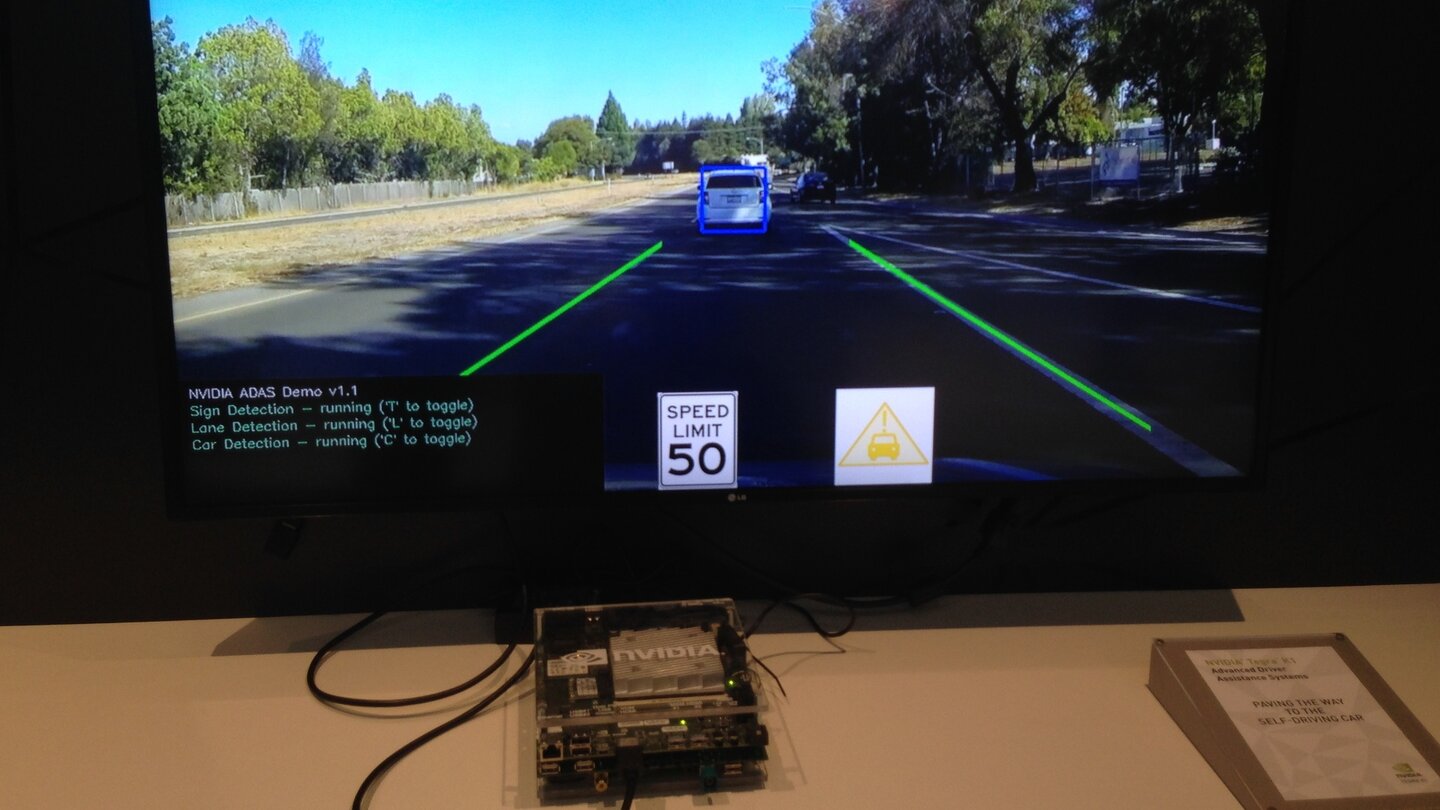 Am Stand von Nvidia wurden nicht nur die neuesten Tegra-Prozessoren gezeigt, sondern auch ungewöhnliche Anwendungen wie dieser Autopilot.