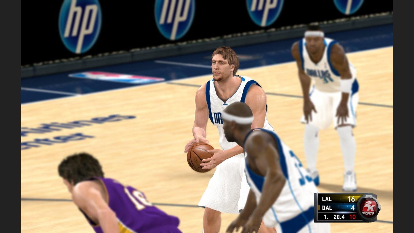 NBA 2K11Ausgerechnet »unser« Dirk Nowitzki gehört zu den Topstars, deren Gesicht nicht gerade perfekt getroffen wurde.