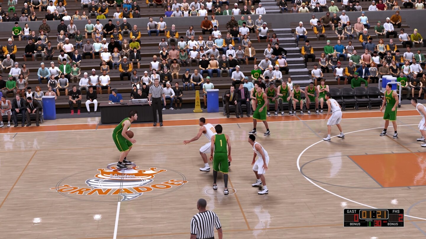 NBA 2K16Unser Nachwuchsspieler absolviert seine ersten Highschool-Matches – die Zuschauerränge sind hier noch spärlich gefüllt.
