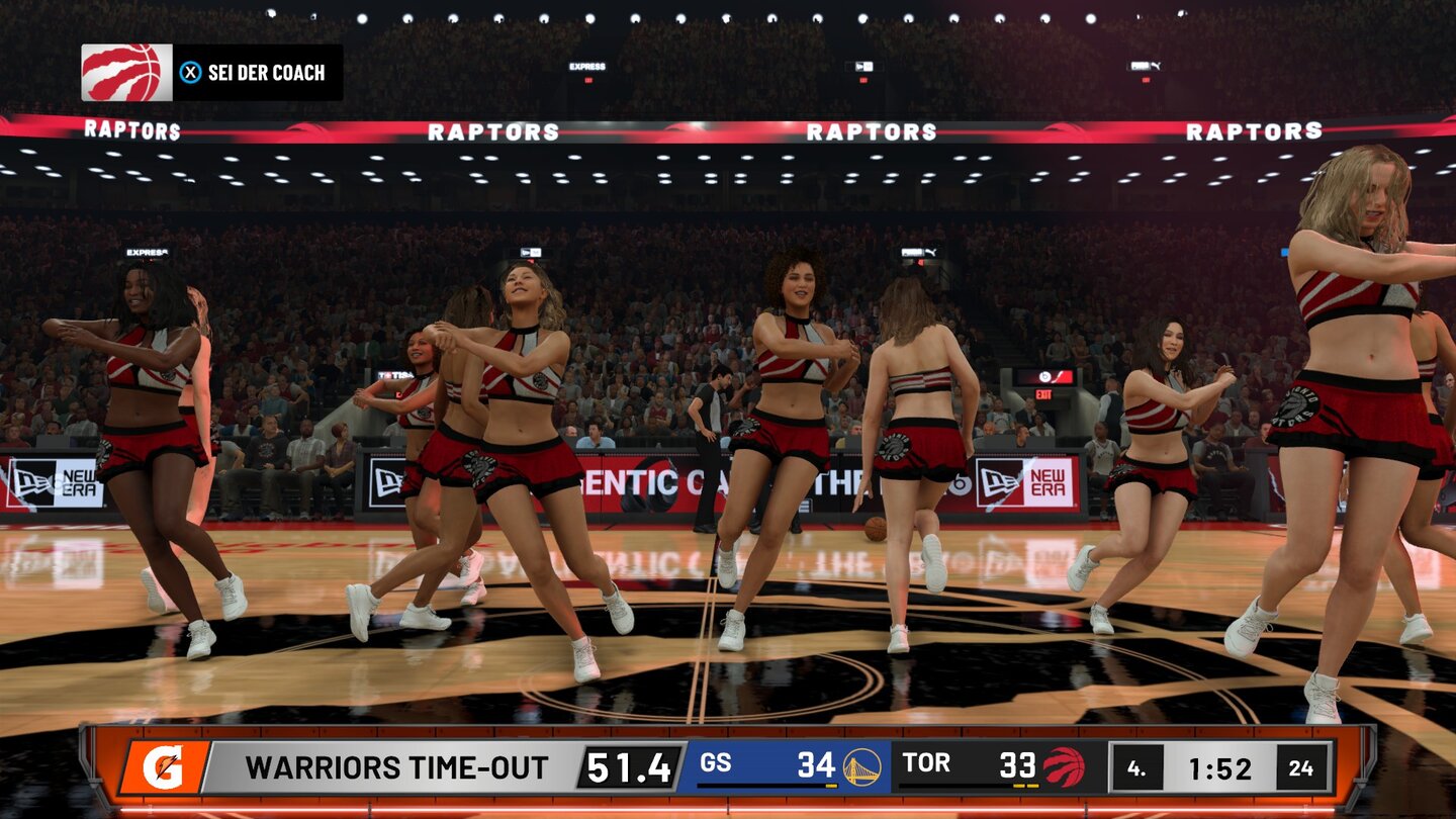 NBA 2K20Während der Halbzeit können wir entweder unser Team coachen oder den Cheerleadern beim Tanzen zugucken.