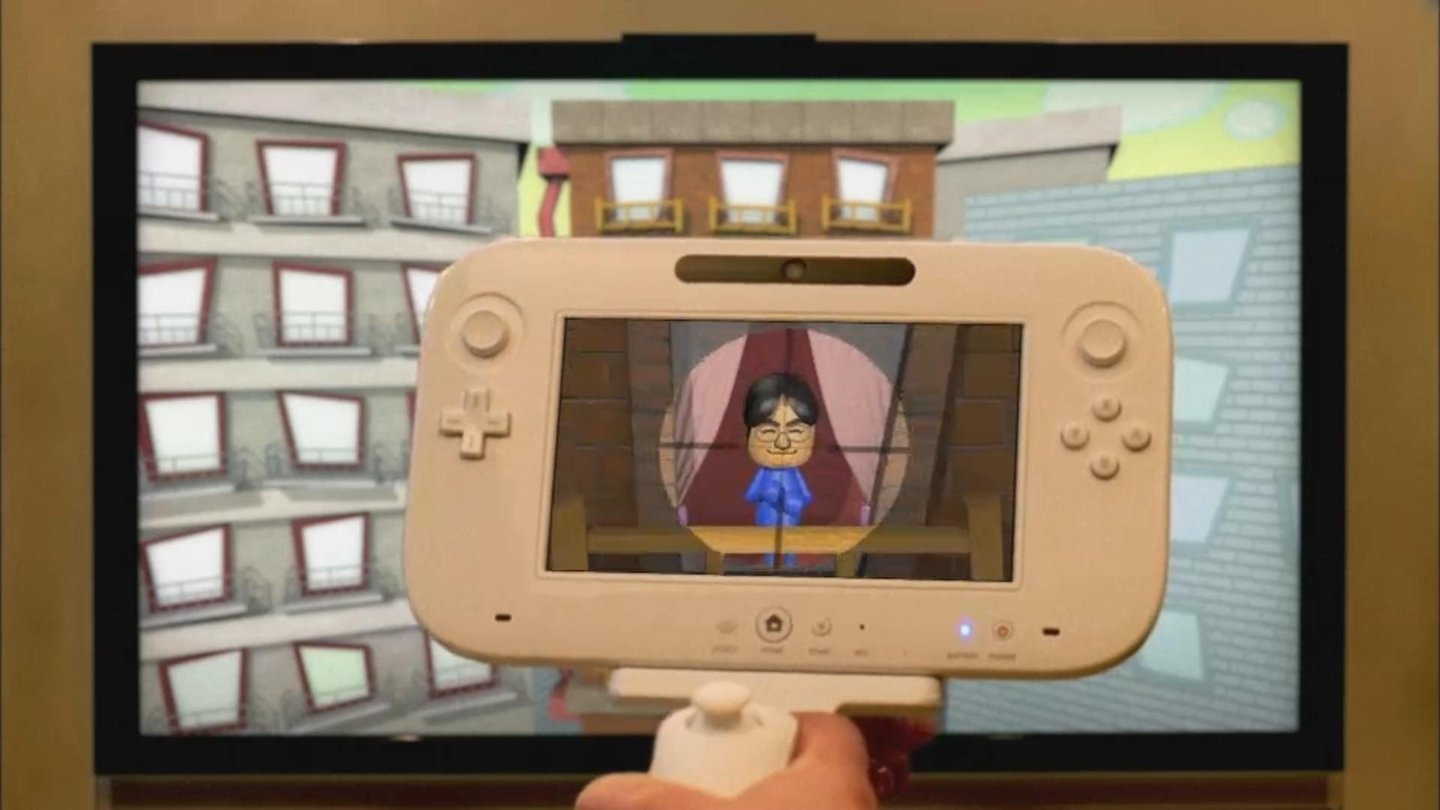 Nintendo Wii UKlobig aber immerhin: Das Wii U-Pad lässt sich auf dem Wii-Zapper befestigen. Das Display zeigt dann eine vergrößerte Ansicht.